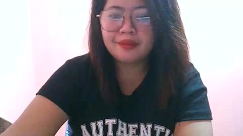 Snapshot of curious_girl247 chatting on March 19, 6:23 pm curious_girl247 online show from March 19, 6:23 pm