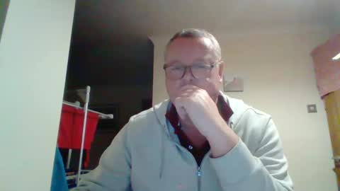 Snapshot of curiousax77 chatting on February 21, 6:37 pm curiousax77 online show from February 21, 6:37 pm