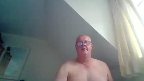 curiousax77 online show from May 10, 8:08 am