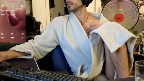 Snapshot of curiousgenie chatting on January 6, 11:07 pm curiousgenie online show from January 6, 11:07 pm