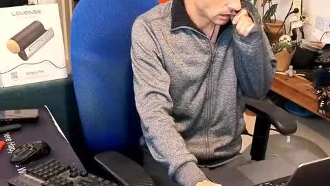 Snapshot of curiousgenie chatting on February 1, 10:25 am curiousgenie online show from February 1, 10:25 am