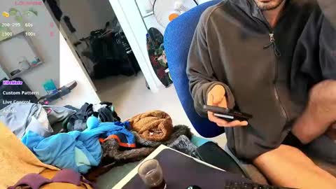 Snapshot of curiousgenie chatting on March 7, 9:06 am curiousgenie online show from March 7, 9:06 am