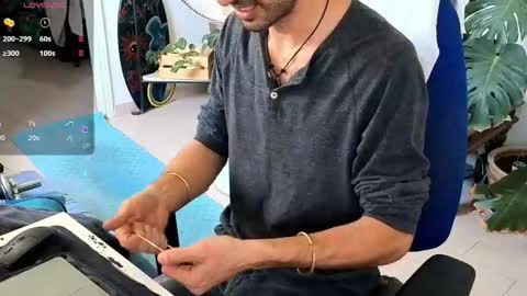 Snapshot of curiousgenie chatting on March 19, 11:36 am curiousgenie online show from March 19, 11:36 am