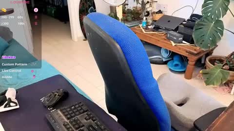 Snapshot of curiousgenie chatting on March 20, 1:27 pm curiousgenie online show from March 20, 1:27 pm