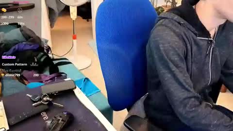 Snapshot of curiousgenie chatting on March 22, 12:30 pm curiousgenie online show from March 22, 12:30 pm