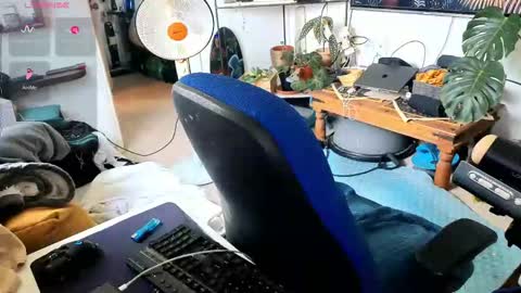 Snapshot of curiousgenie chatting on March 30, 9:32 am curiousgenie online show from March 30, 9:32 am