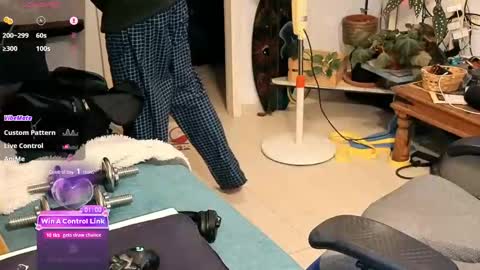 Snapshot of curiousgenie chatting on April 19, 10:12 pm curiousgenie online show from April 19, 10:12 pm