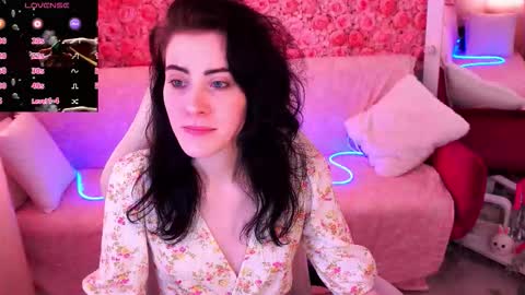 curleyblueeyes online show from March 25, 2:01 pm