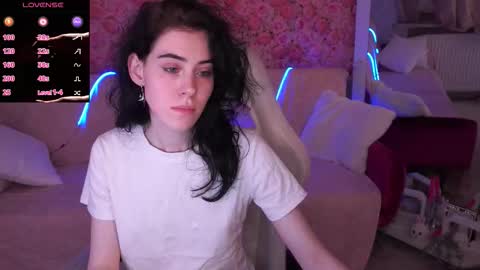 curleyblueeyes online show from March 27, 2:17 pm