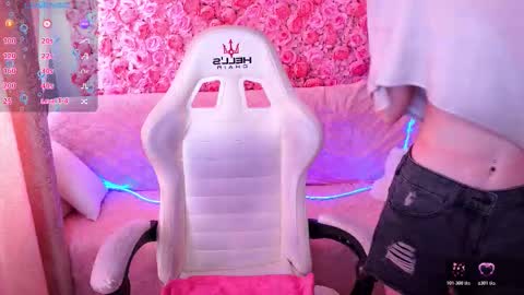 curleyblueeyes online show from March 30, 12:39 pm