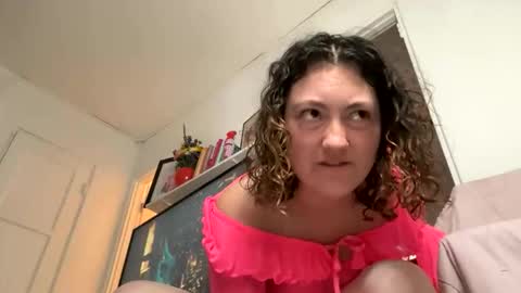 Snapshot of curliegirlee chatting on April 6, 1:36 am curliegirlee online show from April 6, 1:36 am