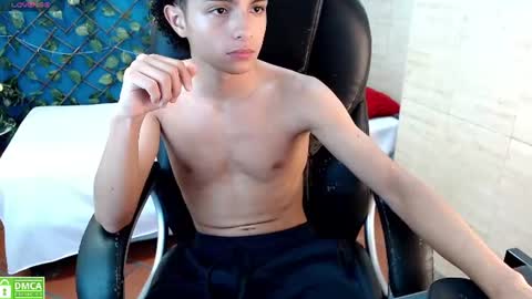 Snapshot of curly_phillip chatting on July 29, 8:40 pm curly_phillip online show from July 29, 8:40 pm