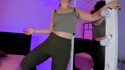 Snapshot of curly_vixen chatting on September 19, 6:37 am Vixen Please click followww 3333 online show from September 19, 6:37 am