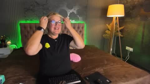 CurlyDreams online show from September 18, 12:07 pm