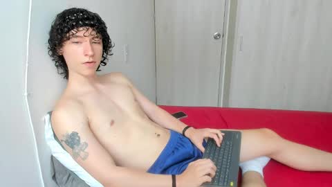 Snapshot of curlyytwink chatting on April 11, 3:27 pm Noah online show from April 11, 3:27 pm