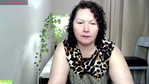 curvy_girlz online show from February 11, 10:48 pm