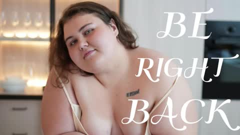 Snapshot of curvy_janie chatting on February 8, 5:00 am Jane online show from February 8, 5:00 am