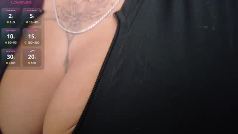 Snapshot of curvybigass_ chatting on March 7, 6:38 pm Sofia online show from March 7, 6:38 pm