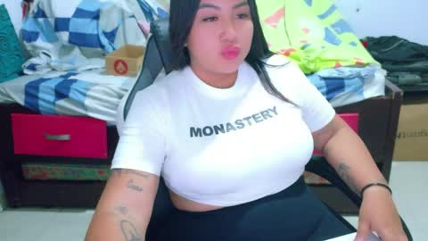 Snapshot of curvybigass_ chatting on May 11, 2:17 am Sofia online show from May 11, 2:17 am