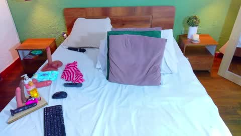 Snapshot of curvyebonyy_ chatting on April 9, 6:57 pm Danna online show from April 9, 6:57 pm