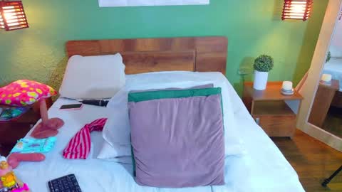 Snapshot of curvyebonyy_ chatting on April 15, 4:58 pm Danna online show from April 15, 4:58 pm
