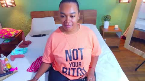 Snapshot of curvyebonyy_ chatting on April 16, 7:14 pm Danna online show from April 16, 7:14 pm