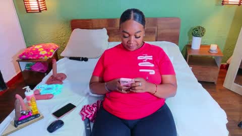 Snapshot of curvyebonyy_ chatting on April 17, 11:41 pm Danna online show from April 17, 11:41 pm