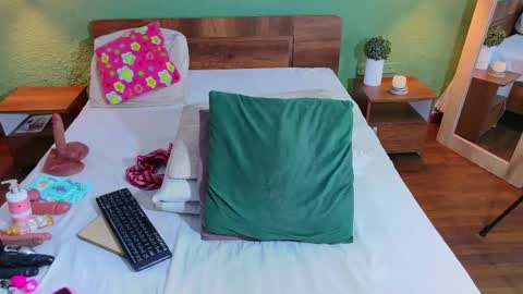 Snapshot of curvyebonyy_ chatting on June 7, 12:53 pm Danna online show from June 7, 12:53 pm