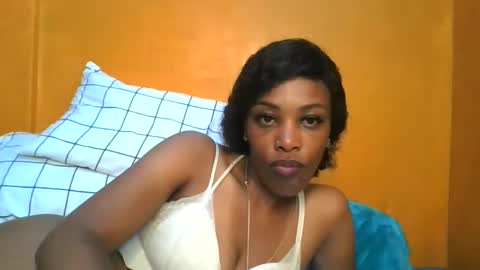 curvylyin online show from March 12, 7:36 am