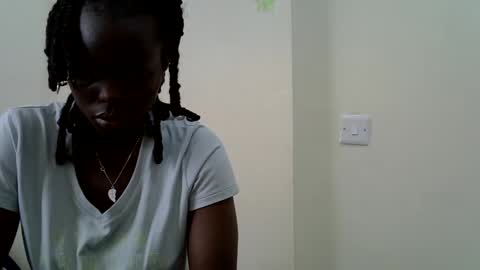 curvynubian online show from June 20, 11:02 am