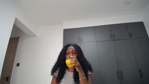 Liya online show from May 13, 6:27 pm