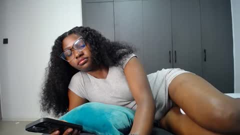 Liya online show from May 17, 5:53 pm