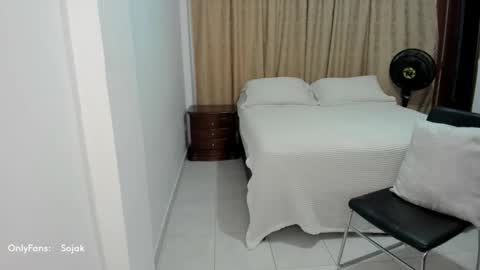 Snapshot of cute_brunett chatting on October 21, 2:34 am Sara online show from October 21, 2:34 am