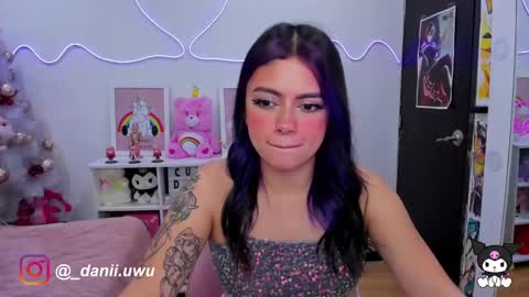 Snapshot of cute_dani__ chatting on December 9, 10:22 am Dani online show from December 9, 10:22 am