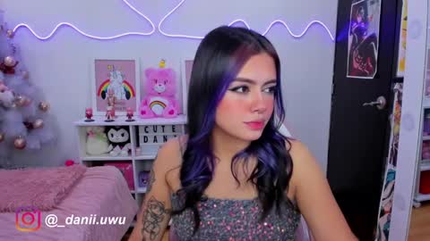 Snapshot of cute_dani__ chatting on December 24, 9:28 am Dani online show from December 24, 9:28 am