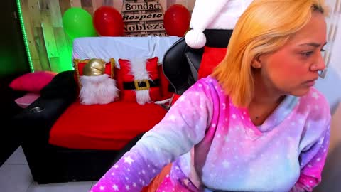 Snapshot of cute_elii chatting on December 25, 7:24 pm Independent Model online show from December 25, 7:24 pm