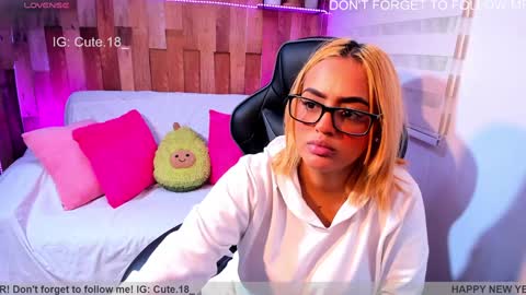 Snapshot of cute_elii chatting on January 5, 10:50 pm Independent Model online show from January 5, 10:50 pm