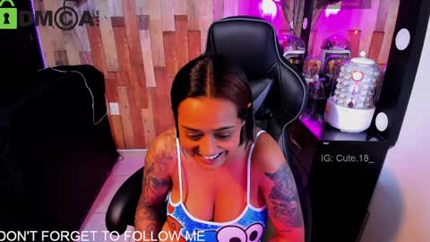 Snapshot of cute_elii chatting on March 29, 12:10 am Independent Model online show from March 29, 12:10 am