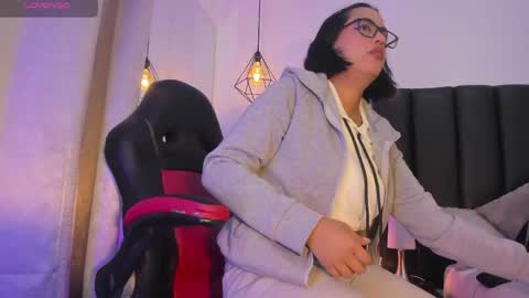 Snapshot of cute_elii chatting on May 1, 11:48 am Independent Model online show from May 1, 11:48 am