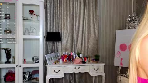 Anne online show from October 10, 7:40 am