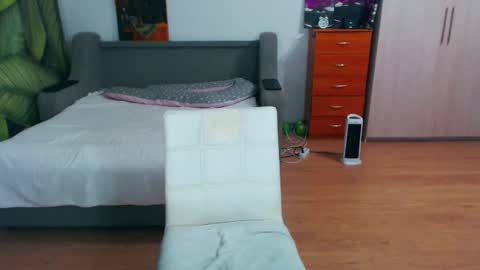 cute_jes online show from December 20, 6:26 pm