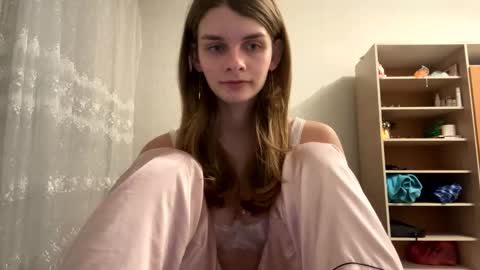 Snapshot of cute_kitte chatting on February 11, 8:10 pm cute_kitte online show from February 11, 8:10 pm