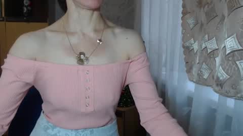 cute_lion_ online show from December 6, 7:21 am