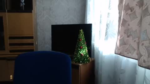 cute_lion_ online show from January 1, 9:49 am