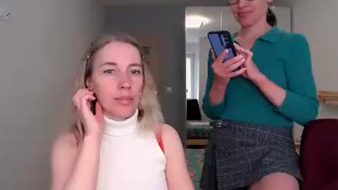 cute_lion_ online show from April 24, 12:29 pm