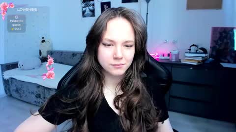 Snapshot of cute_little_ass chatting on February 28, 7:20 am Emily online show from February 28, 7:20 am