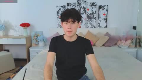 Snapshot of cute_mikex chatting on October 18, 6:26 am Mike online show from October 18, 6:26 am