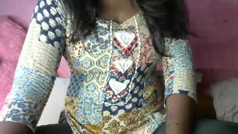 alia online show from October 3, 9:50 am