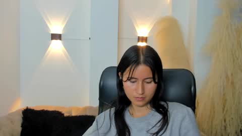 Snapshot of cute_rouss chatting on December 6, 9:54 am ROUSS online show from December 6, 9:54 am