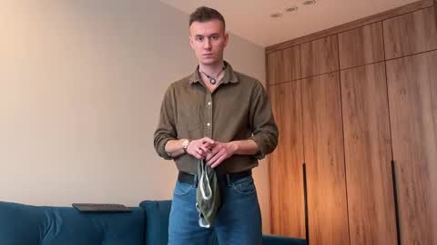 Snapshot of cute_skywalker chatting on April 15, 6:42 am cute_skywalker online show from April 15, 6:42 am